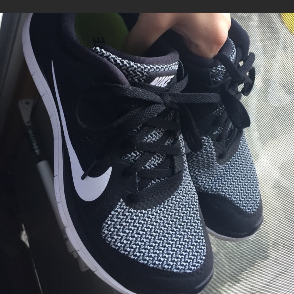 Nike sneakers like new worn once, black and grey
